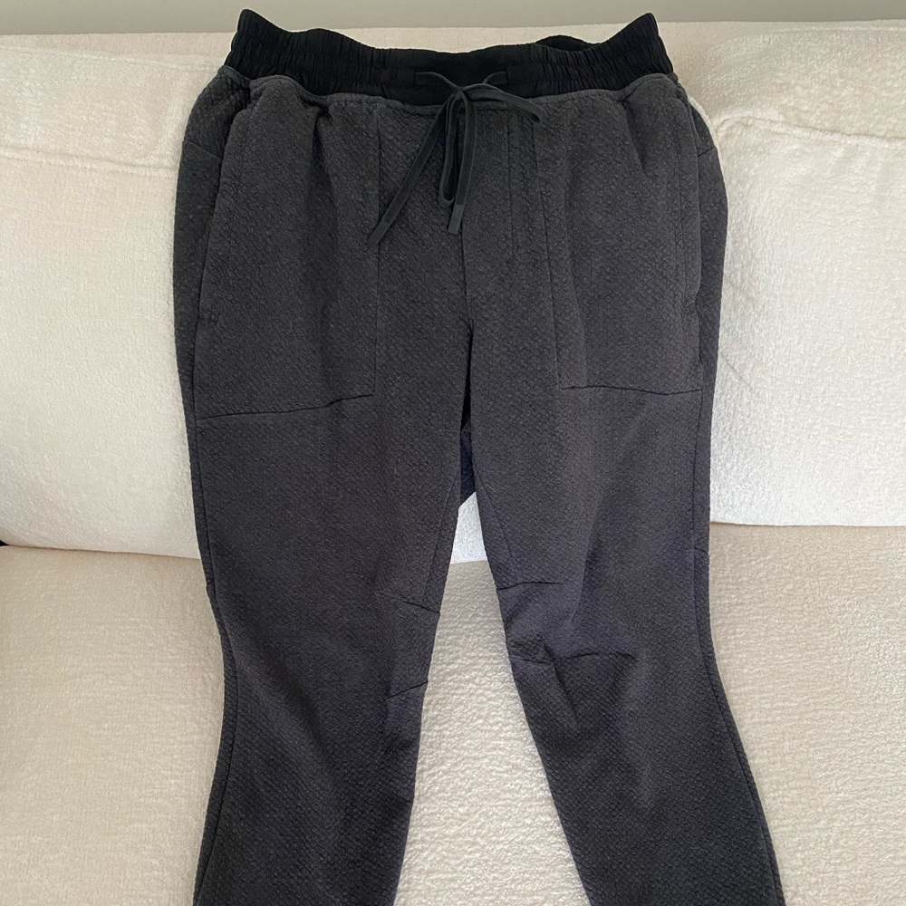 Men’s Grey Lululemon Thermal Sweatpants. Size small
